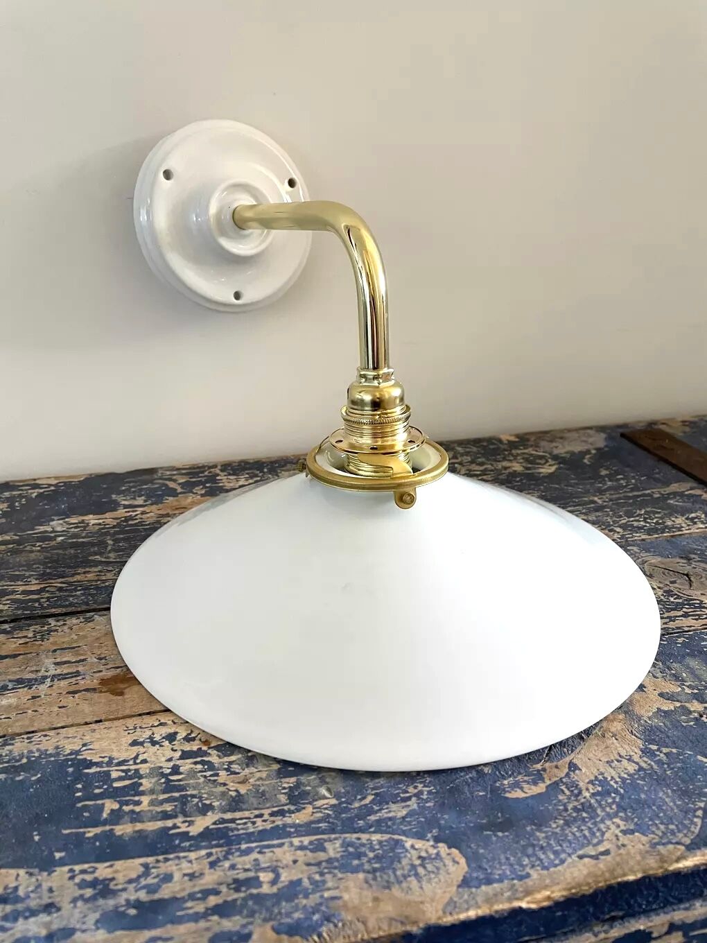 White opaline wall lamp