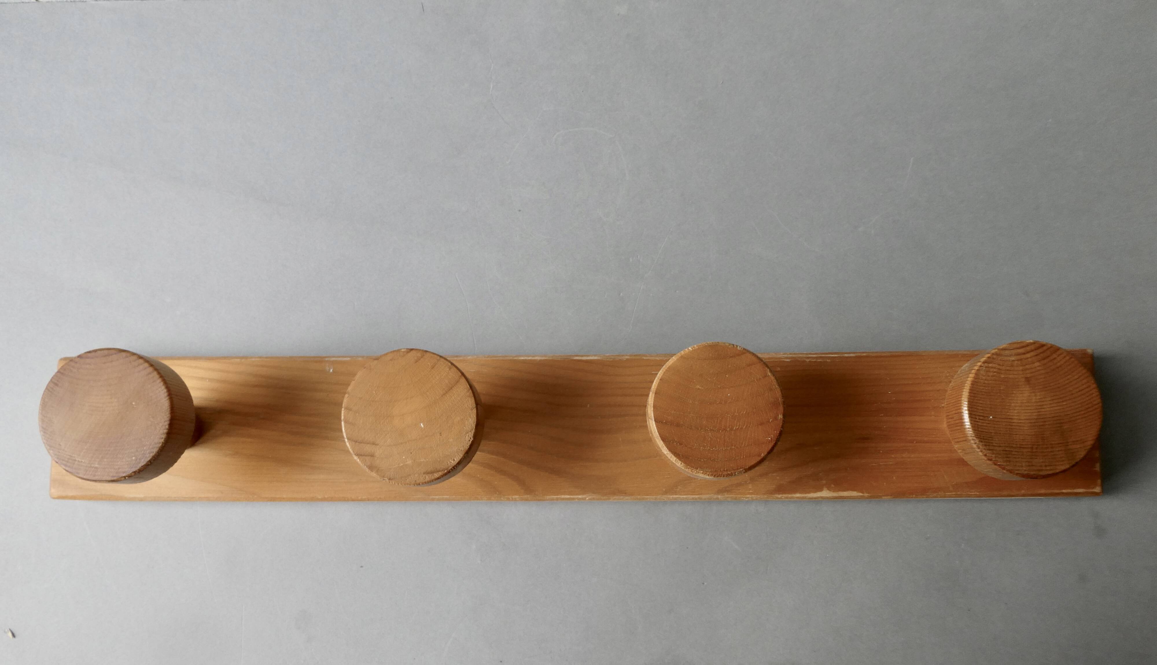 Solid pine wall-mounted coat rack with 4 hooks
