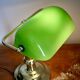 Lampe de notaire opaline verte vintage