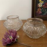 Deux anciens sucriers en verre travaillé transformés en mini vases
