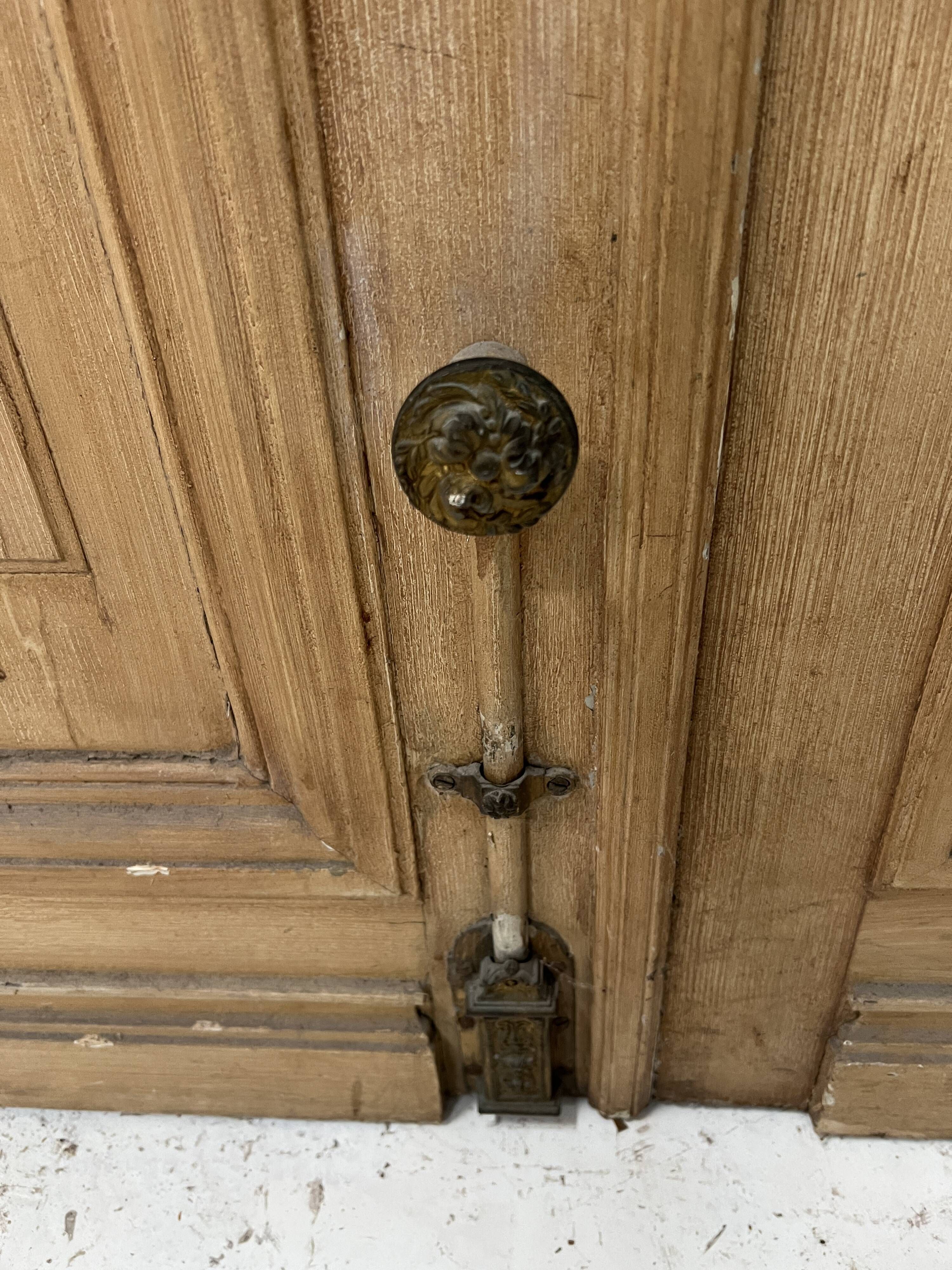 Pair of Haussmann-style double passage doors in patinated oak from the 19th century.