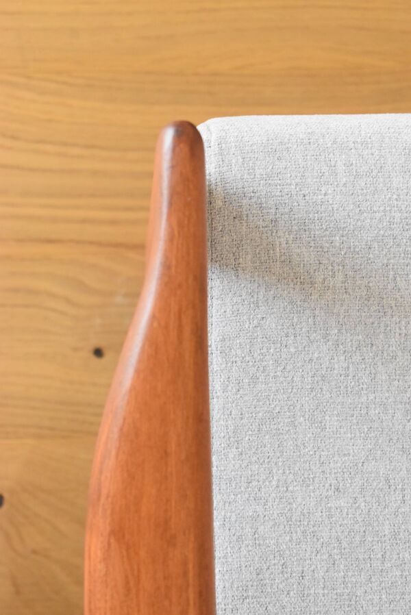 Canapé scandinave deux places, gris clair