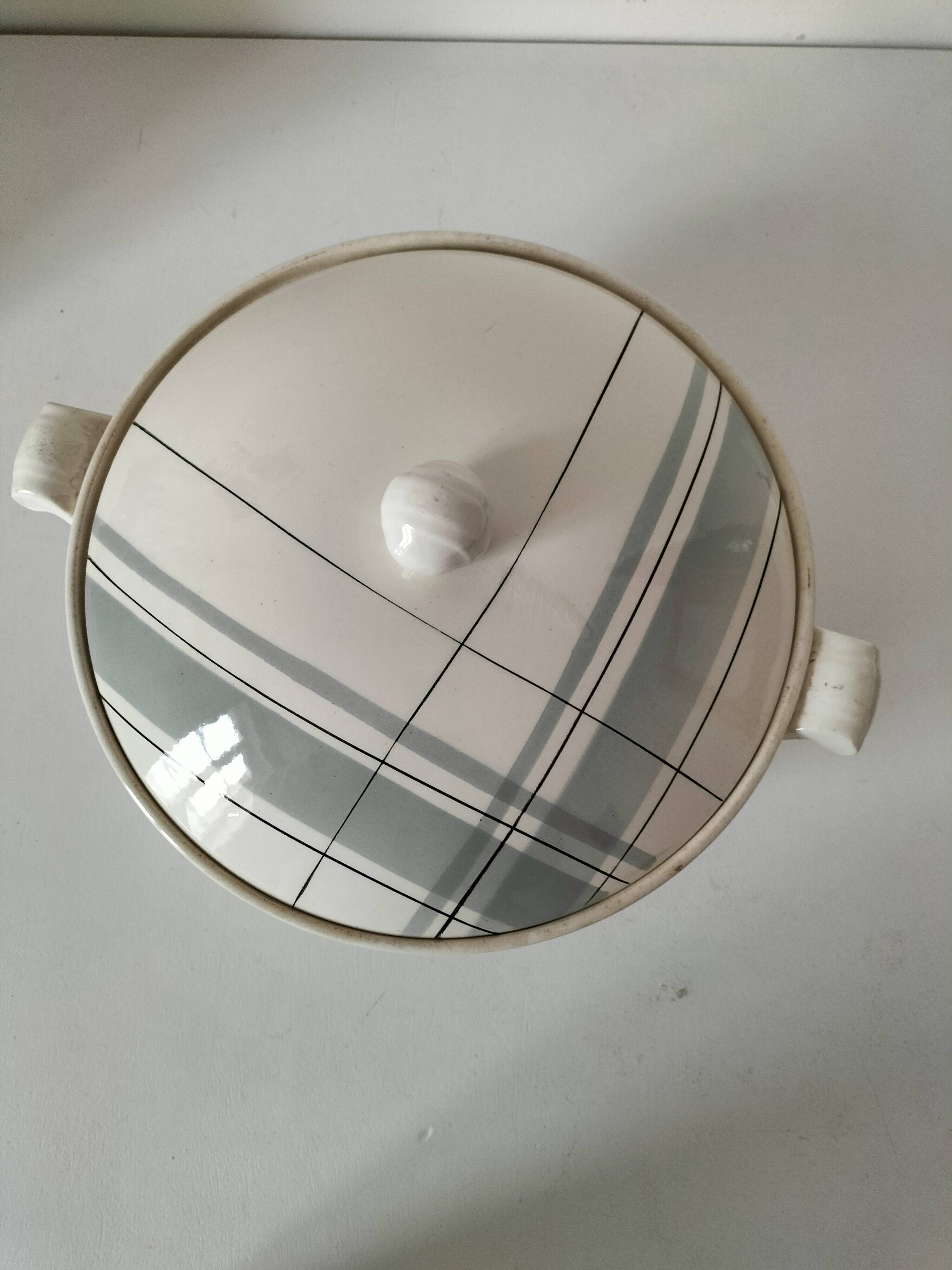 Salins soup tureen model Montréal graphic decor 60s