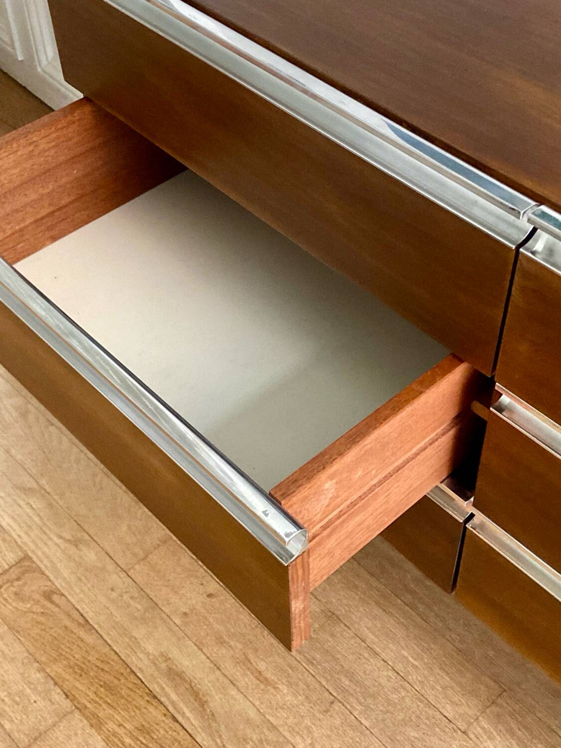 6-drawer chrome and wood chest of drawers