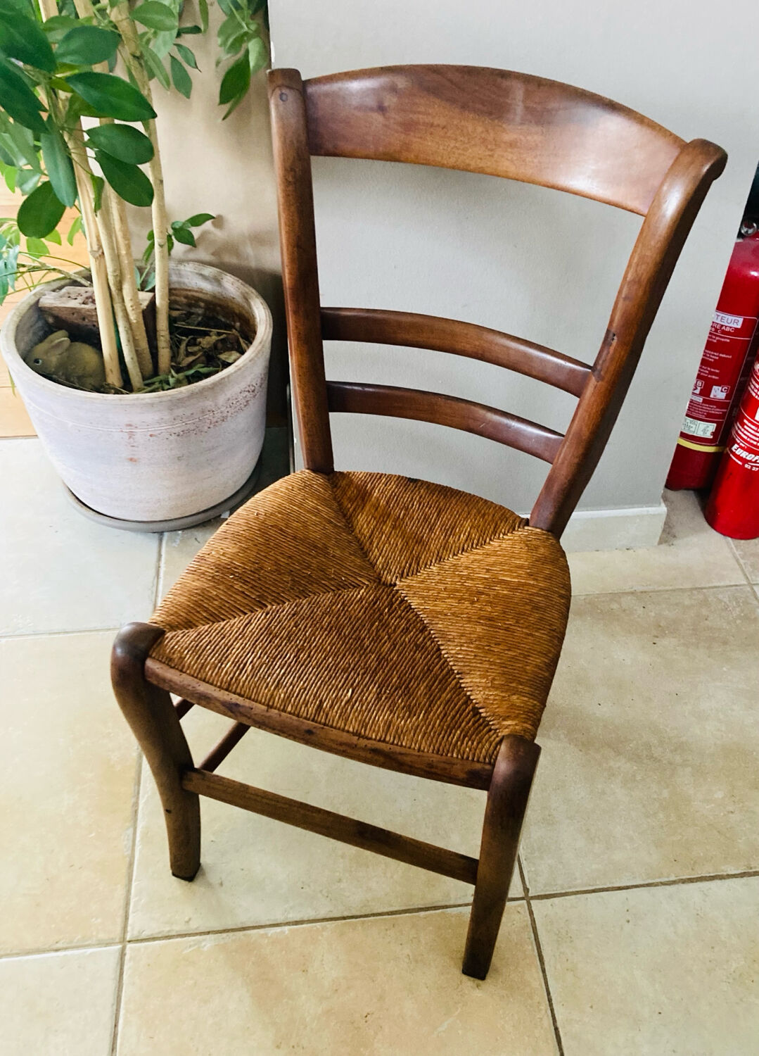 Louis Philippe straw chair from the 19th century in solid walnut, dowelled.