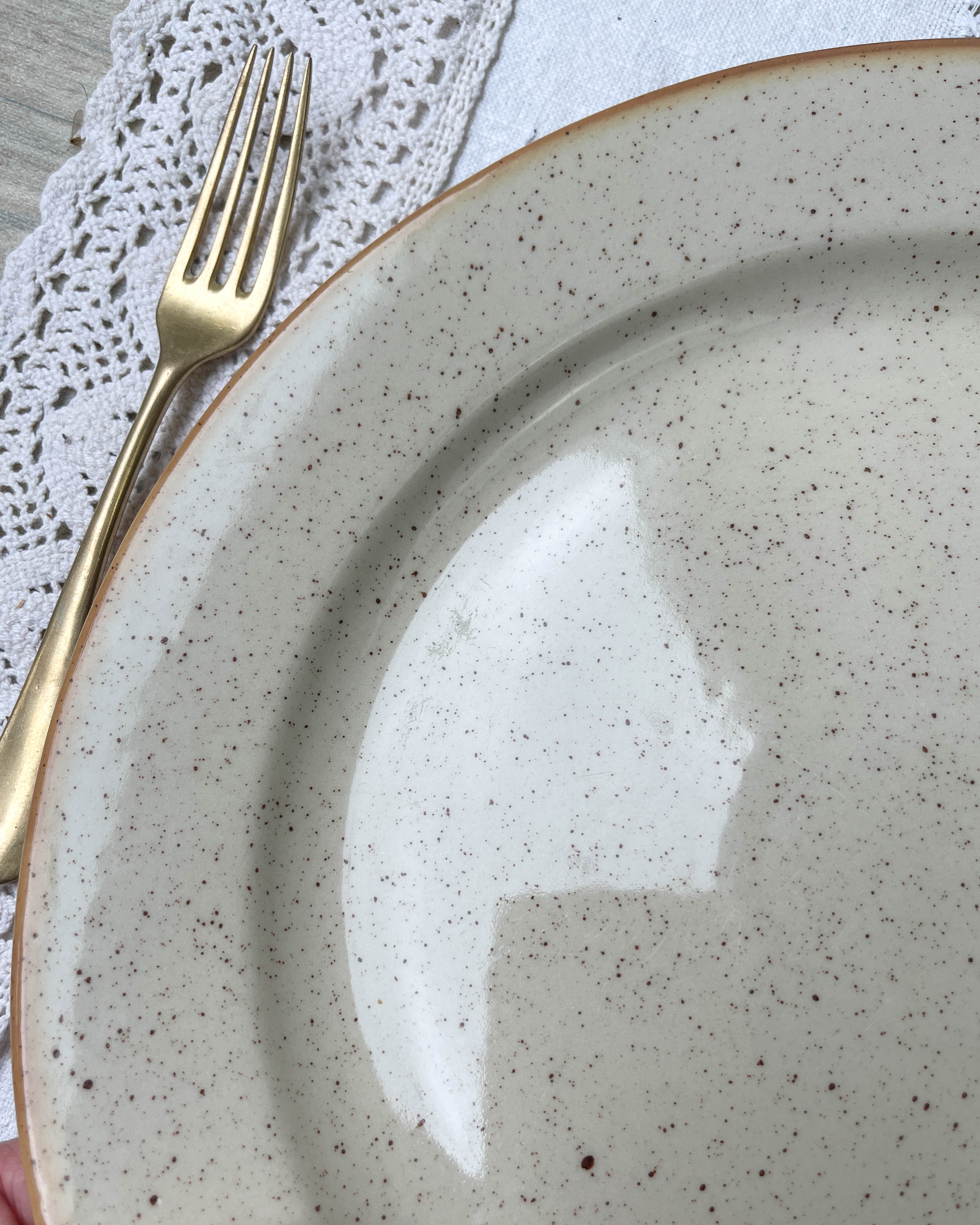 Round dish in tulowice speckled sandstone