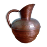 Vase en cuivre bosselé