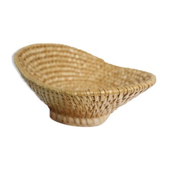 Oval wicker basket, vintage