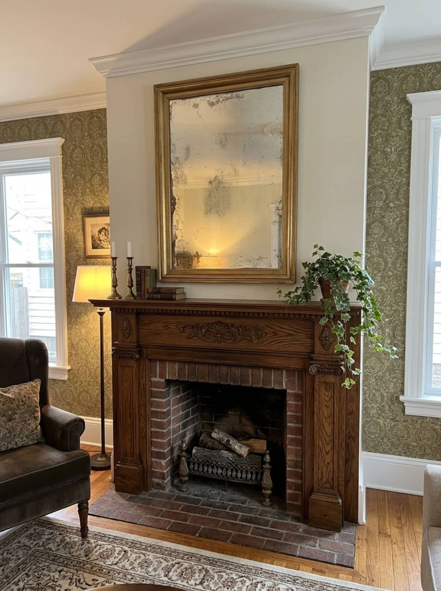 Golden mirror in oak from the 19th century.