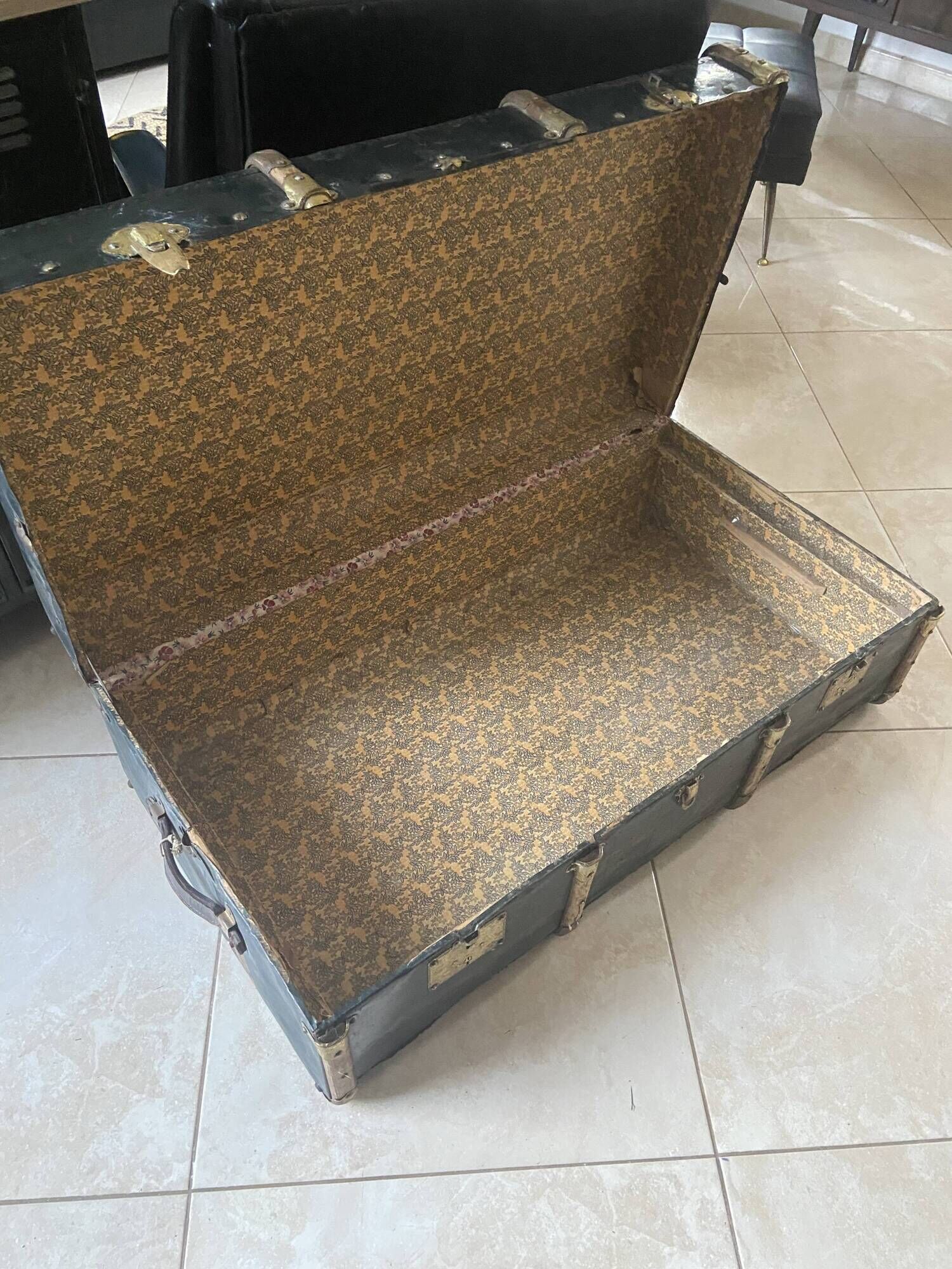 Old trunk in zinc/wood and brass