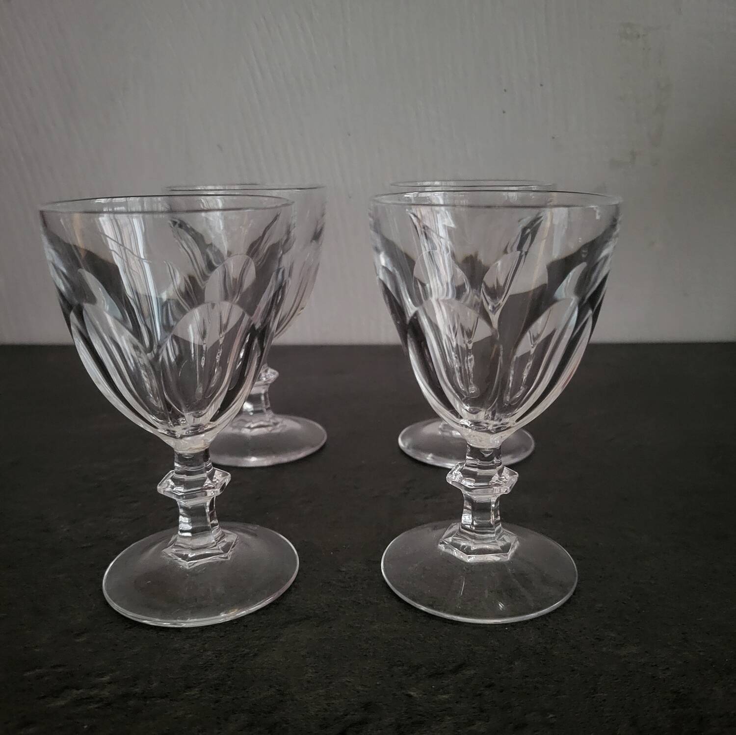 4 button-foot aperitif glasses model Rambouillet Christal d'Arques