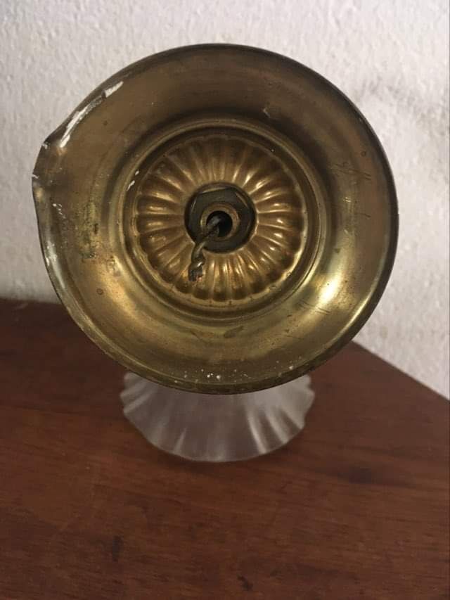 Art Deco tulip wall lamp.