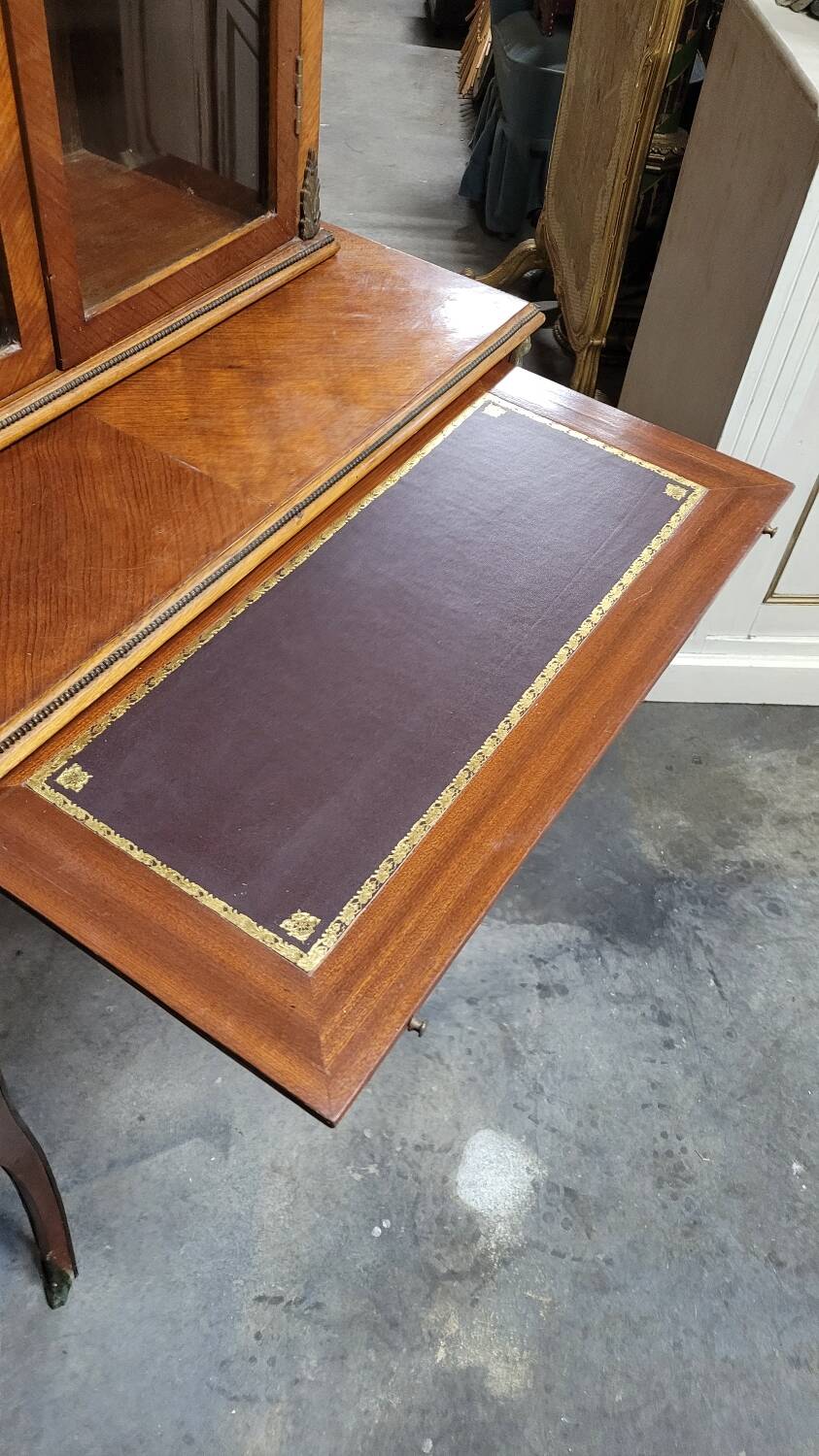 Louis XV bonheur du jour in rosewood marquetry decorated with bronze.