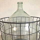 Demijohn and its metal basket
