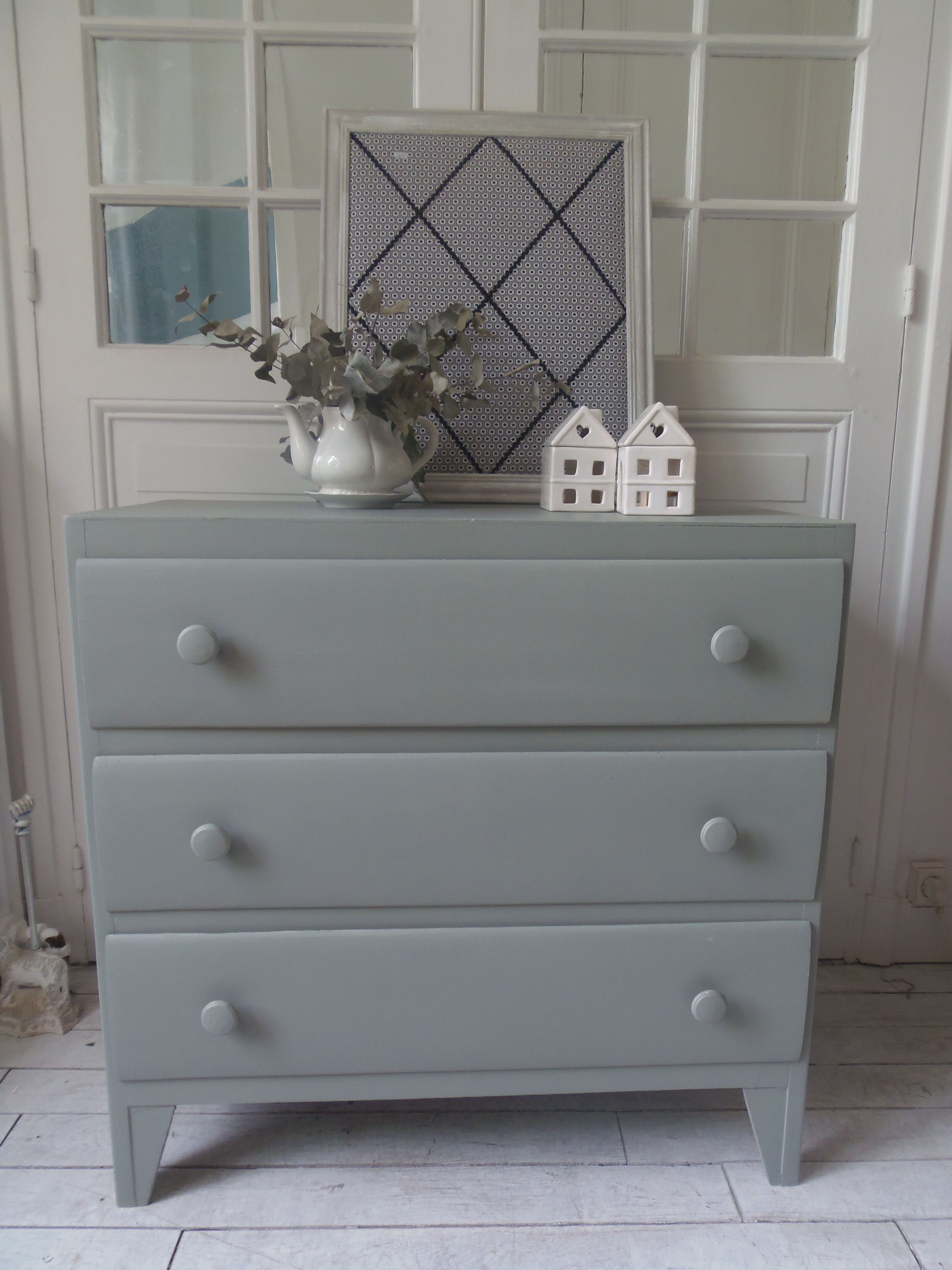 Vintage dresser
