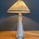 Lampe de table en verre blanc, années 60