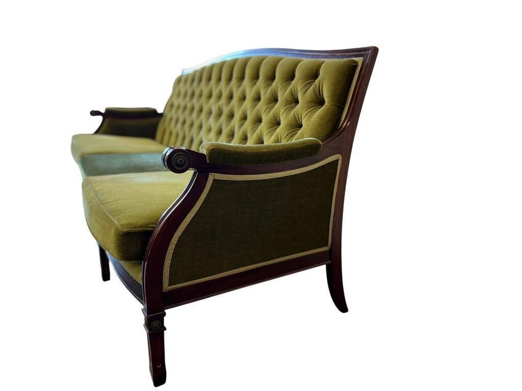 Canapé vintage vert mousse / chesterfield / canapé