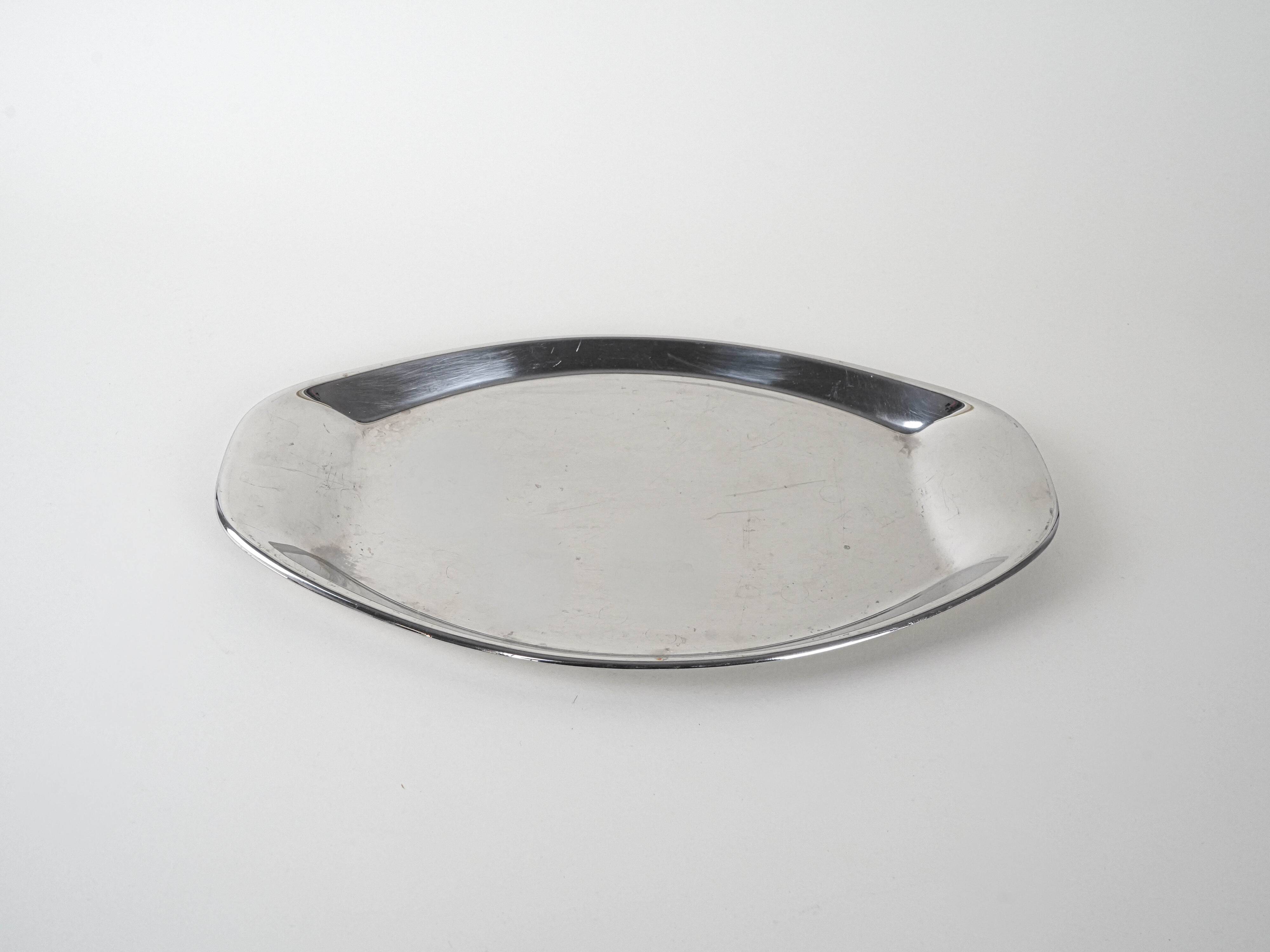 Plateau en métal ovale, design italien, années 1980, production : Italie