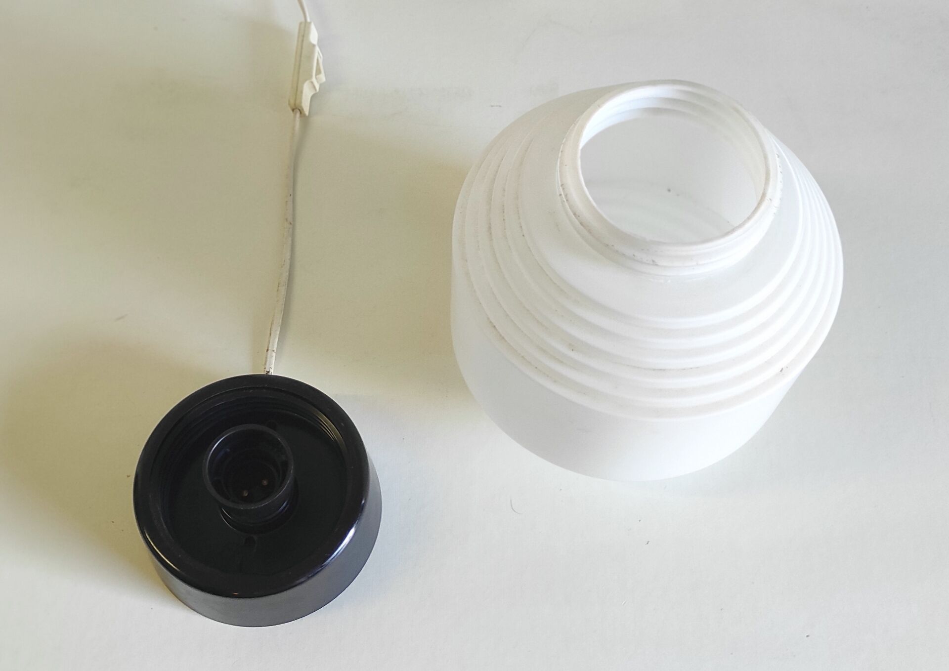 Plafonnier ou lampe à poser globe opaline par Philips - mid. XXeme
