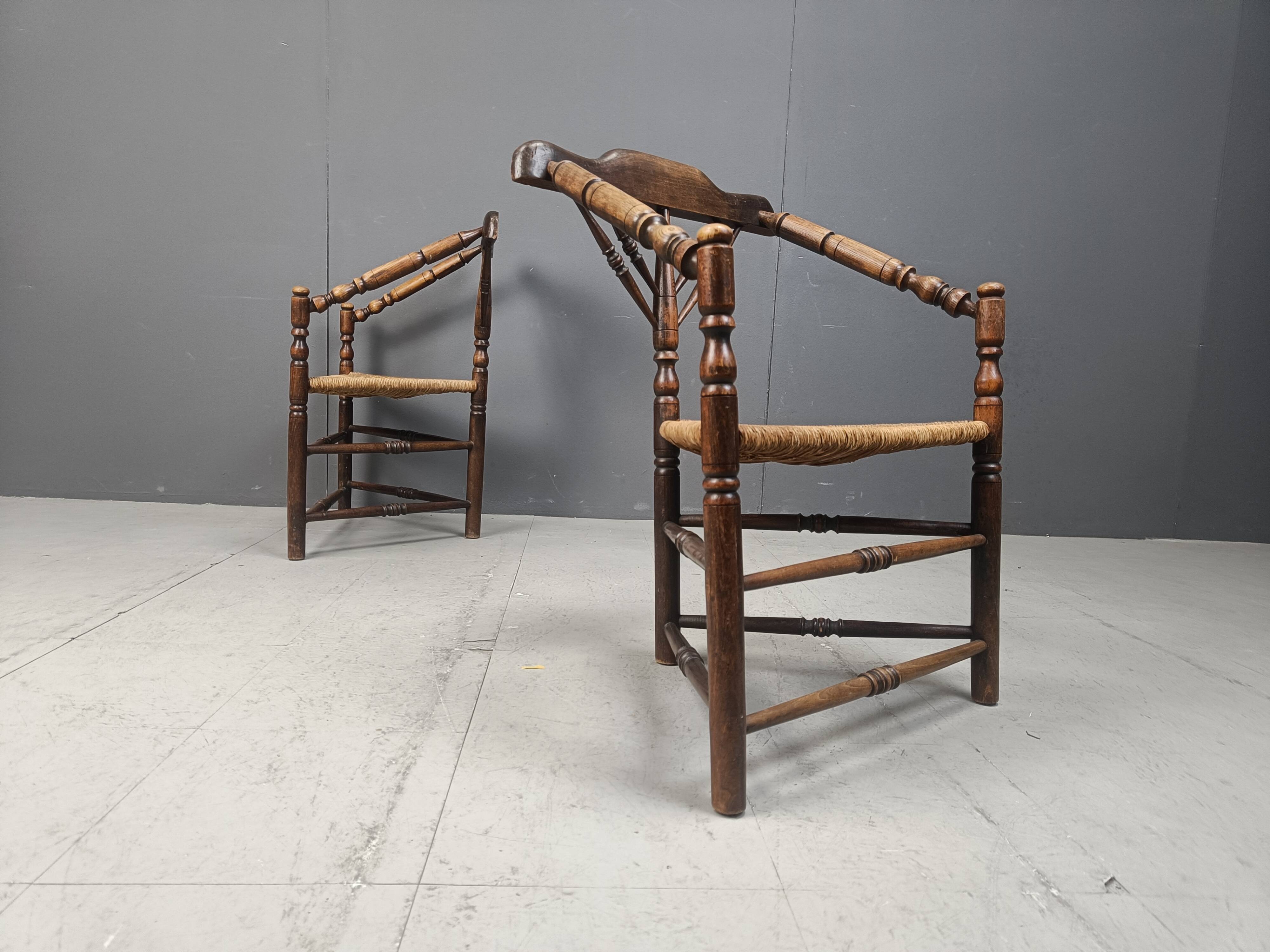 Paire de chaises d'angle hollandaises anciennes, années 1920