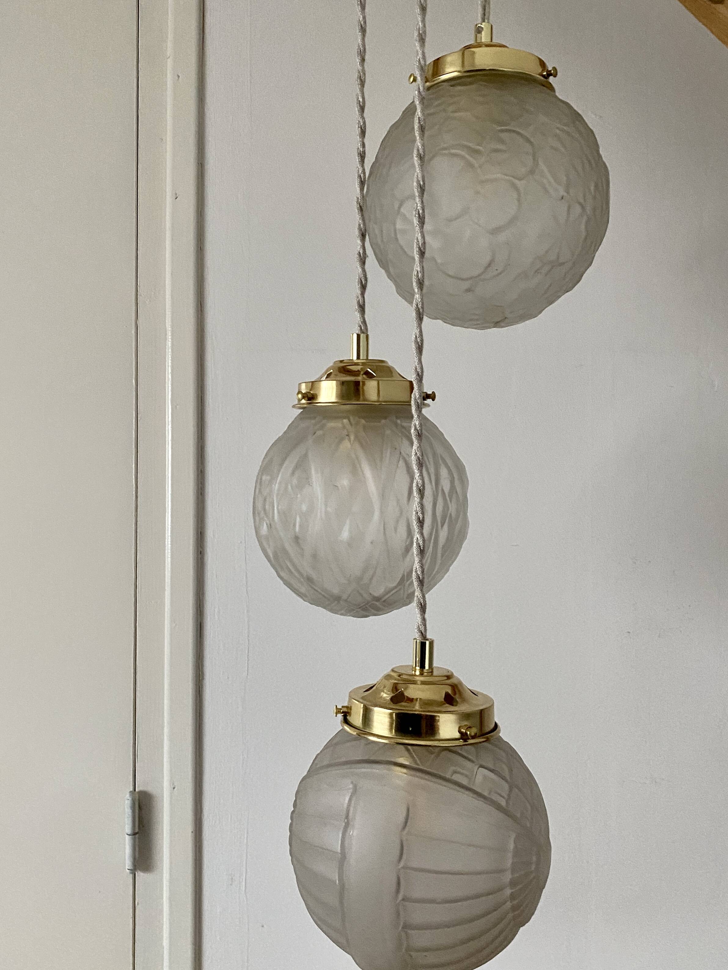 Vintage art deco triple globe waterfall pendant light in frosted glass