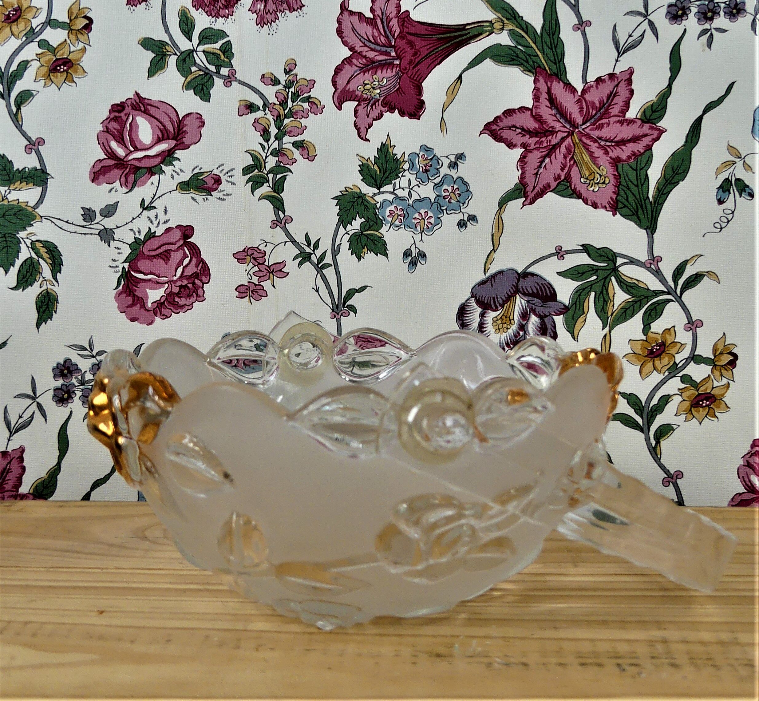 Decorative Basket in molded glass - Vintage glass pocket-empty-pocket