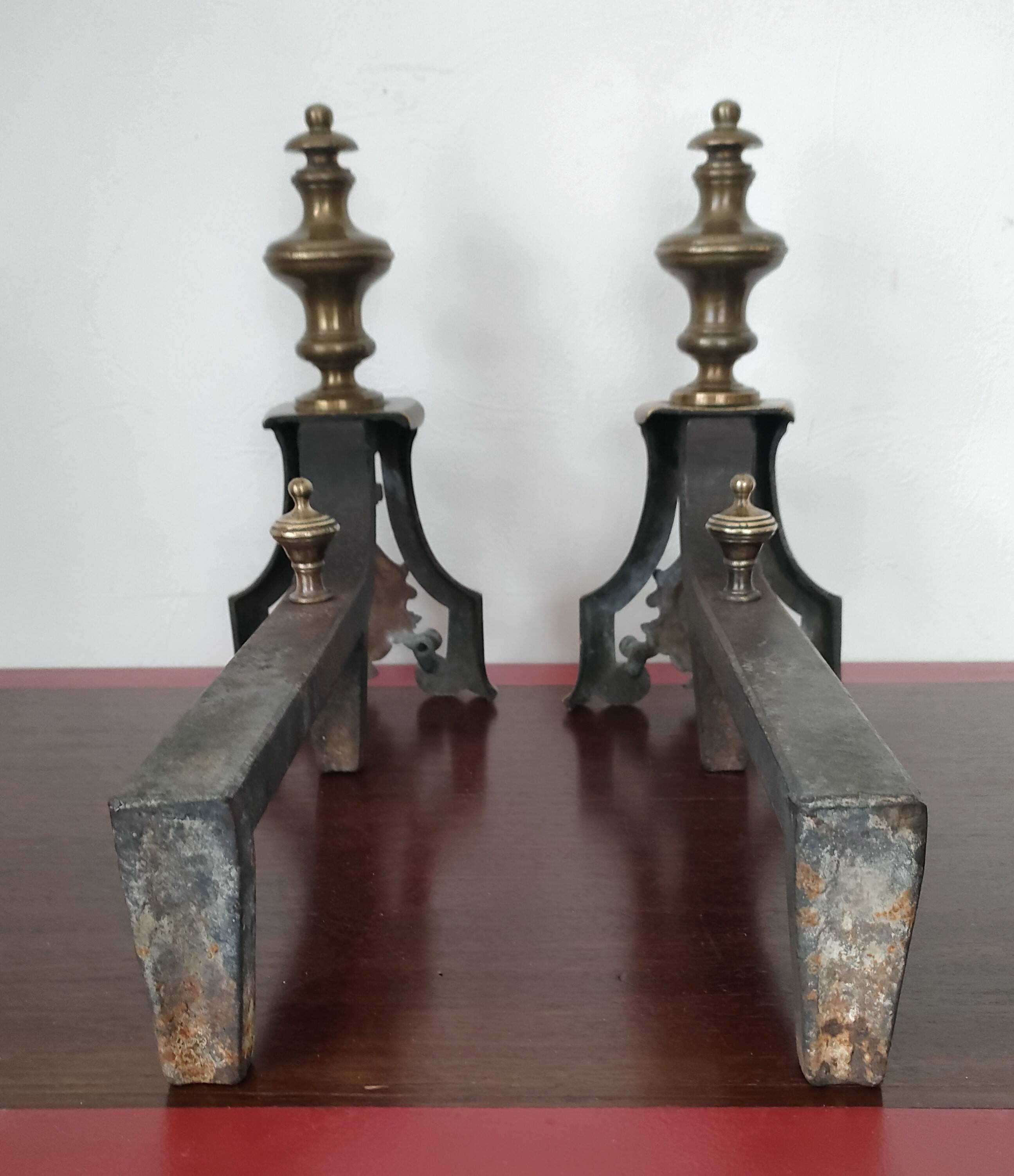 Pair of Louis-Philippe andirons with Caryatids - Bronze, cast iron - 19th century