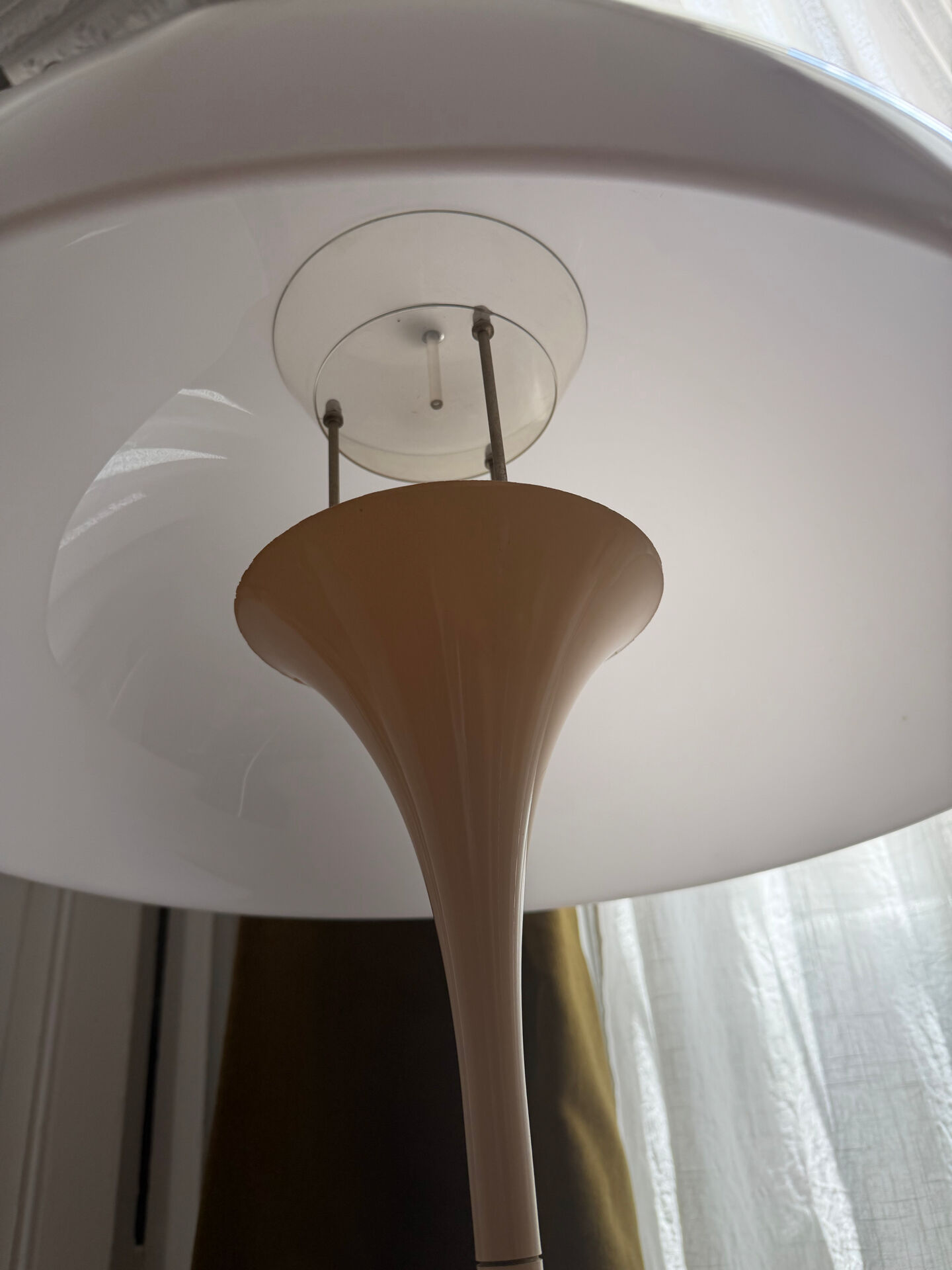 Lampe Panthella Louis Poulsen