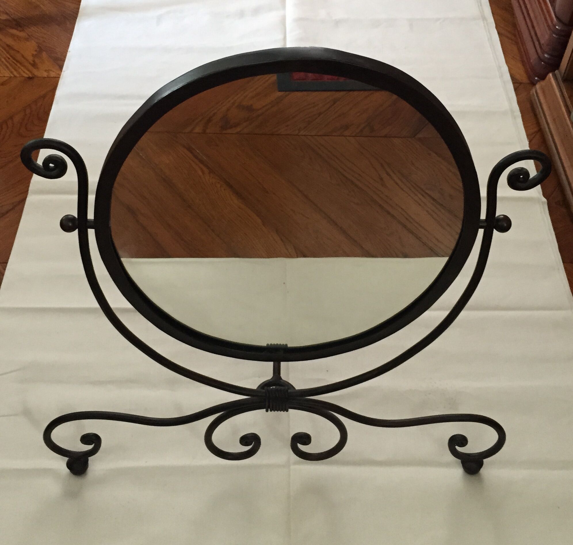 Swivel oval mirror 38x45 cm