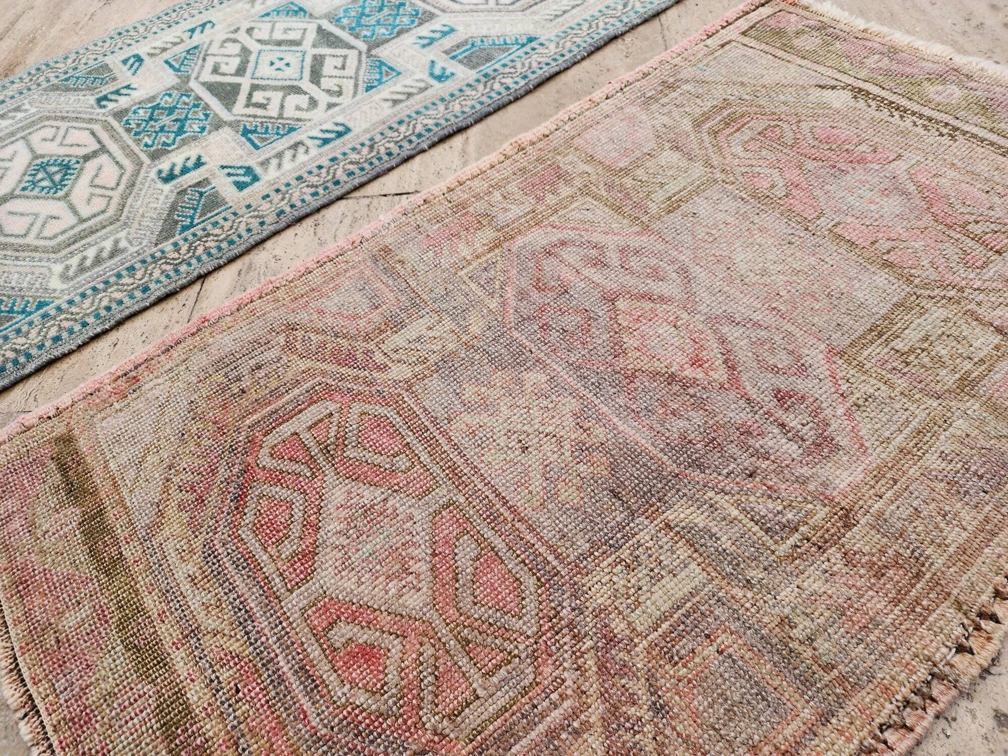Vintage handmade Turkish rug 55x92 cm