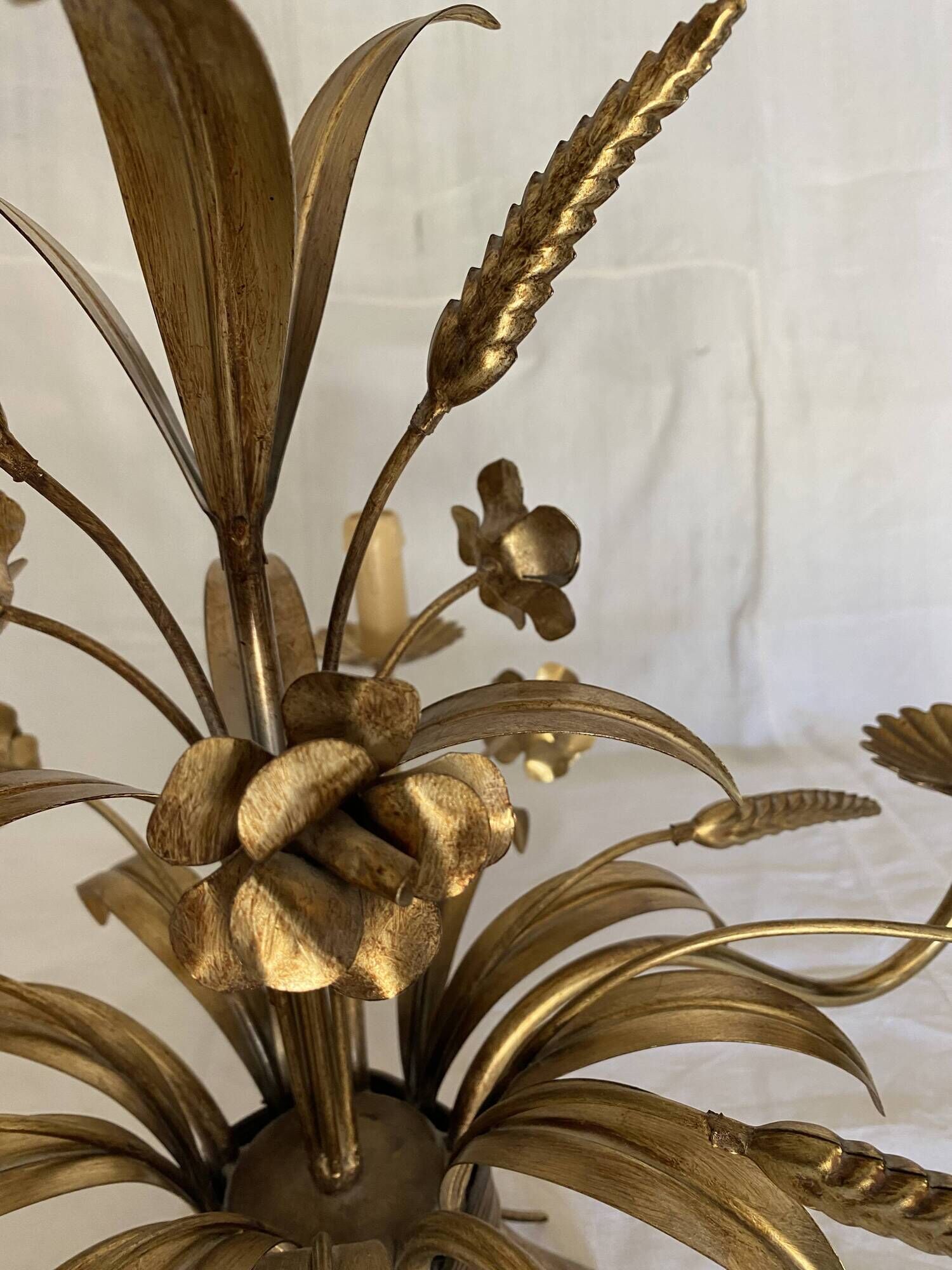Hans Kögl-style 6-arm chandelier in gilded metal, 1970s, with two wall lights