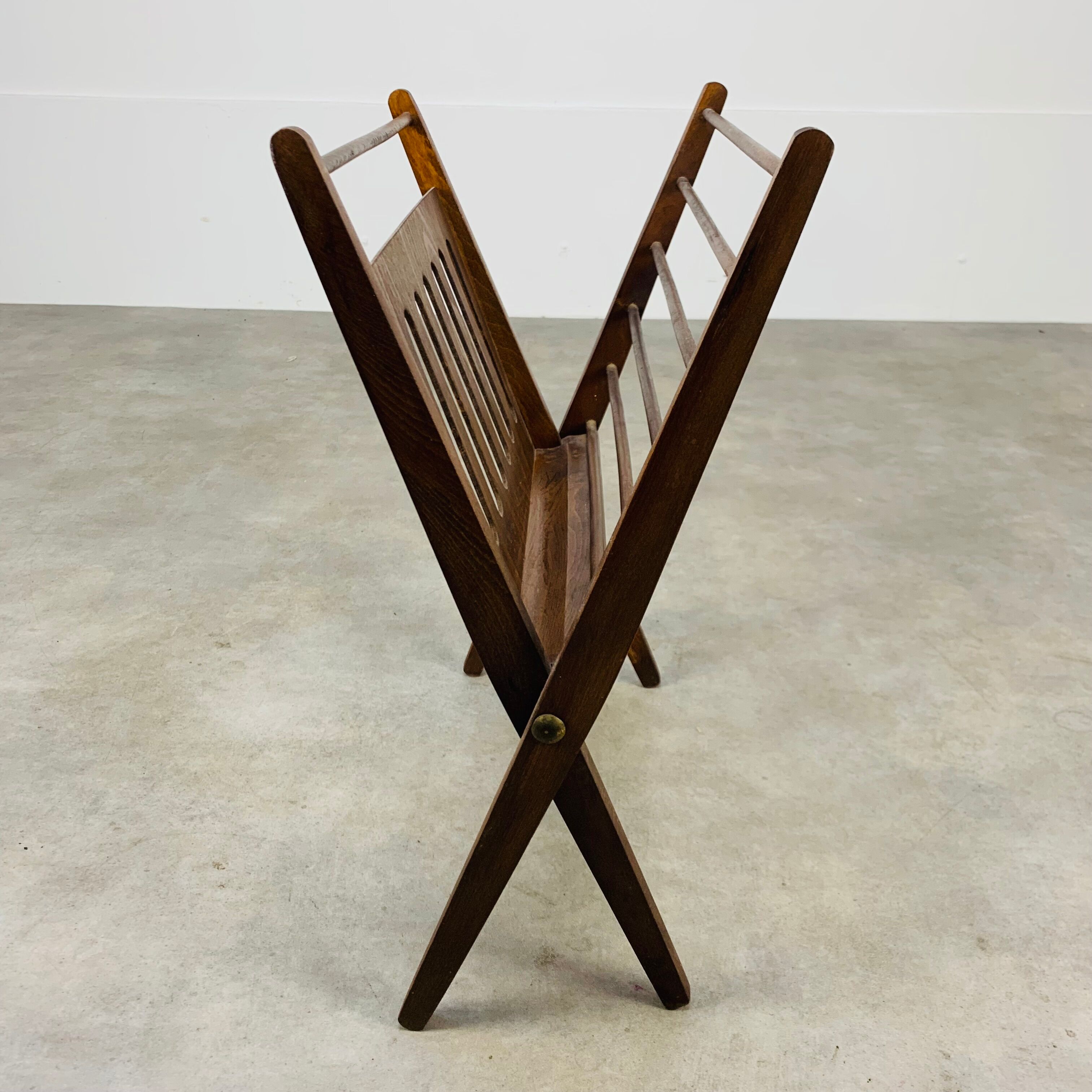 Porte revue scandinave pliant bois années 60