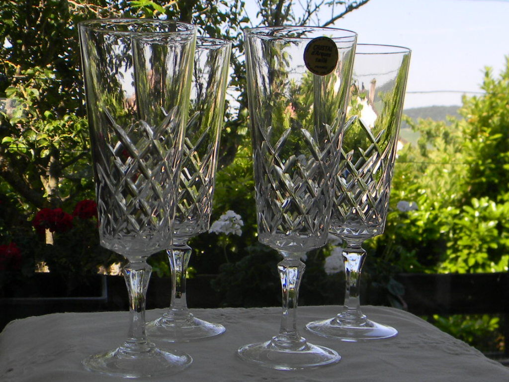 Set of 4 crystal champagne flutes from arques. saumur model.