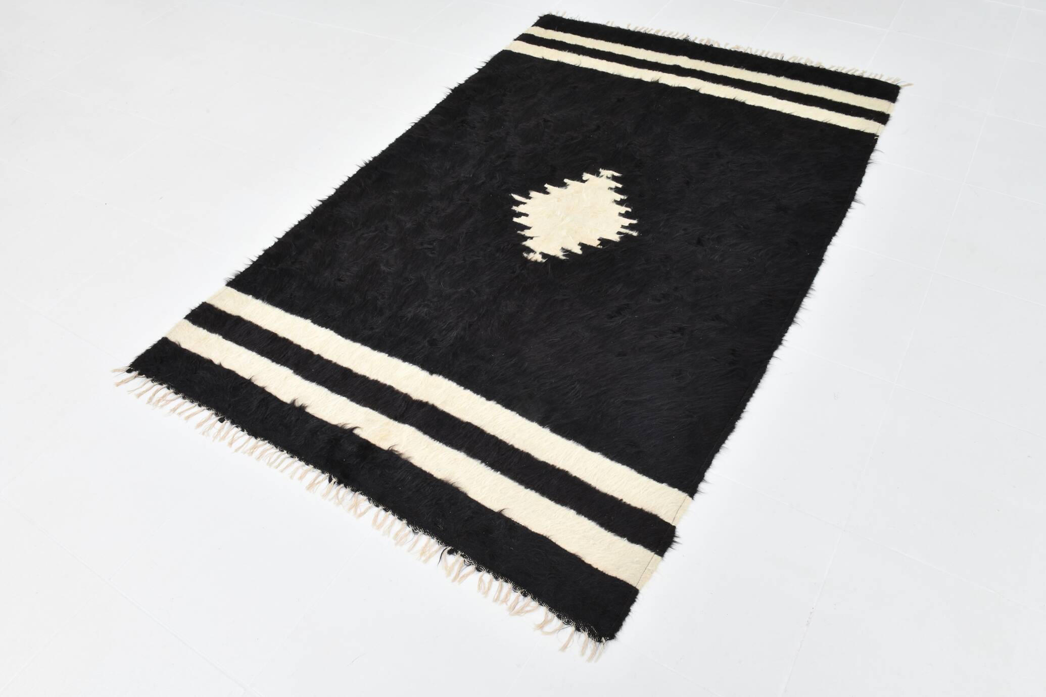 4x7 Cream & Black Angora Kilim Rug, 135x206Cm