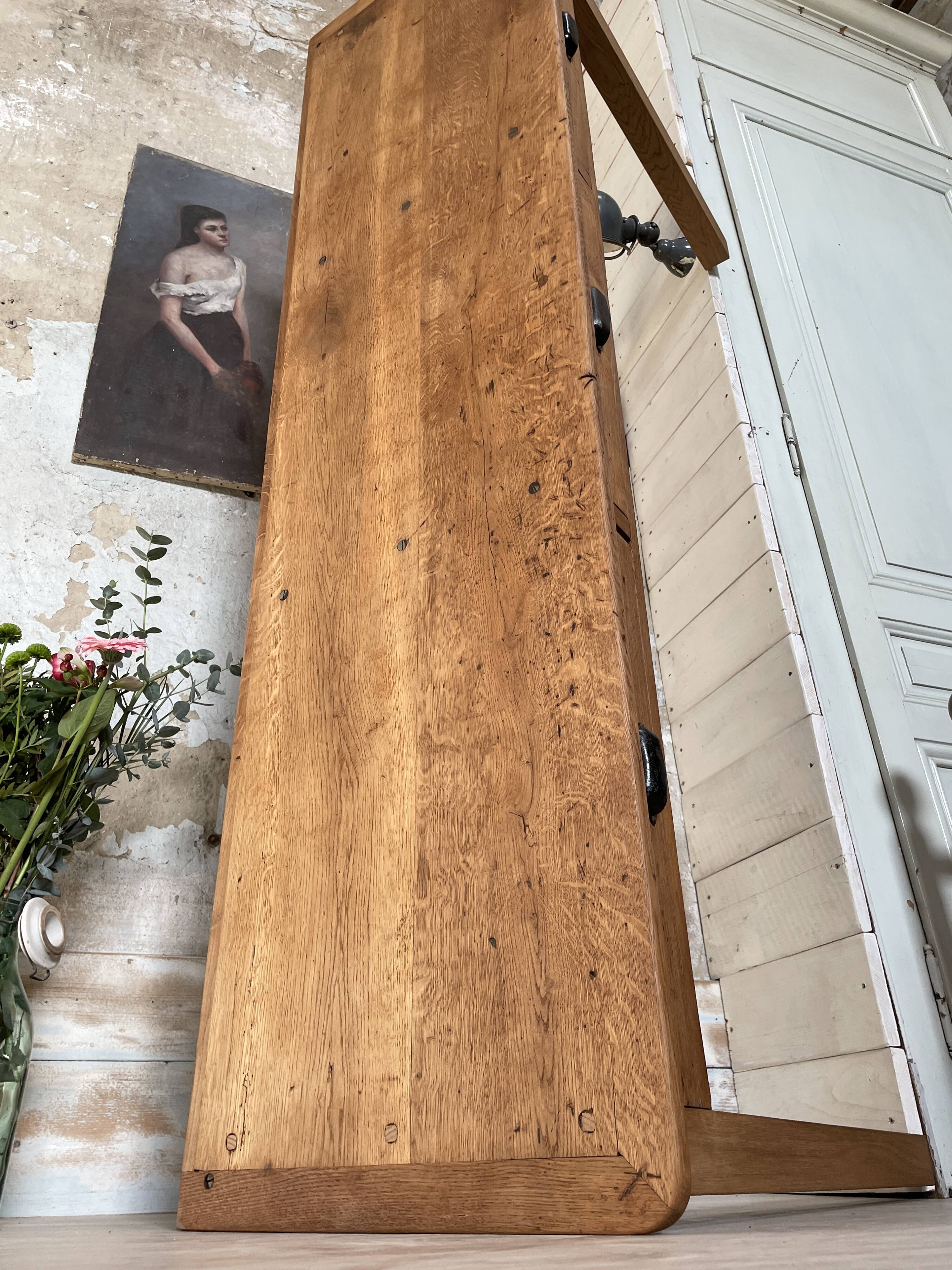 Console service in solid oak, circa 1900.