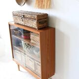 Mid-Century display cabinet in brown wood and glass, 1960s, 2 shelves.