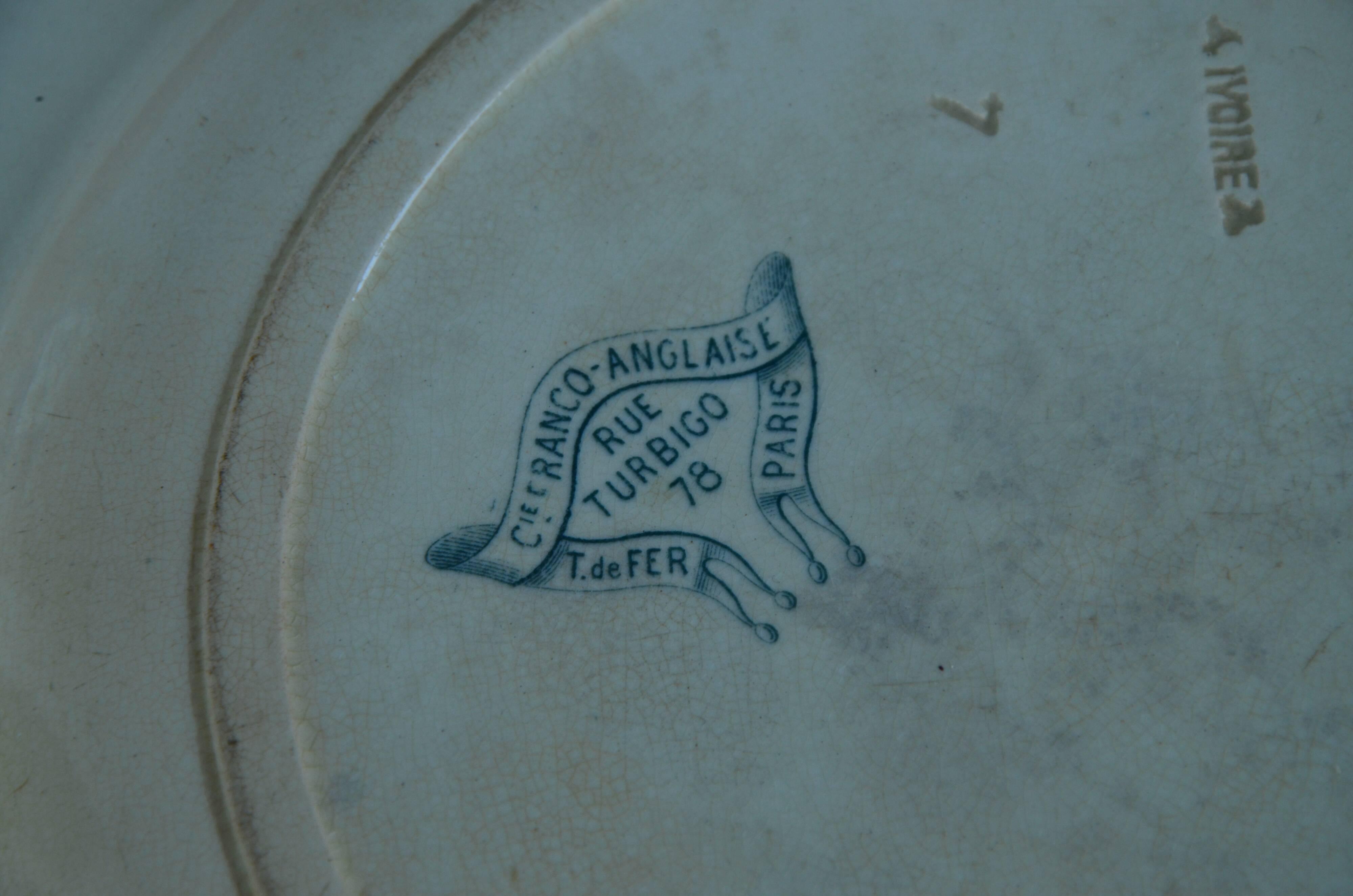 Iron earth serving dish from the Franco-English company