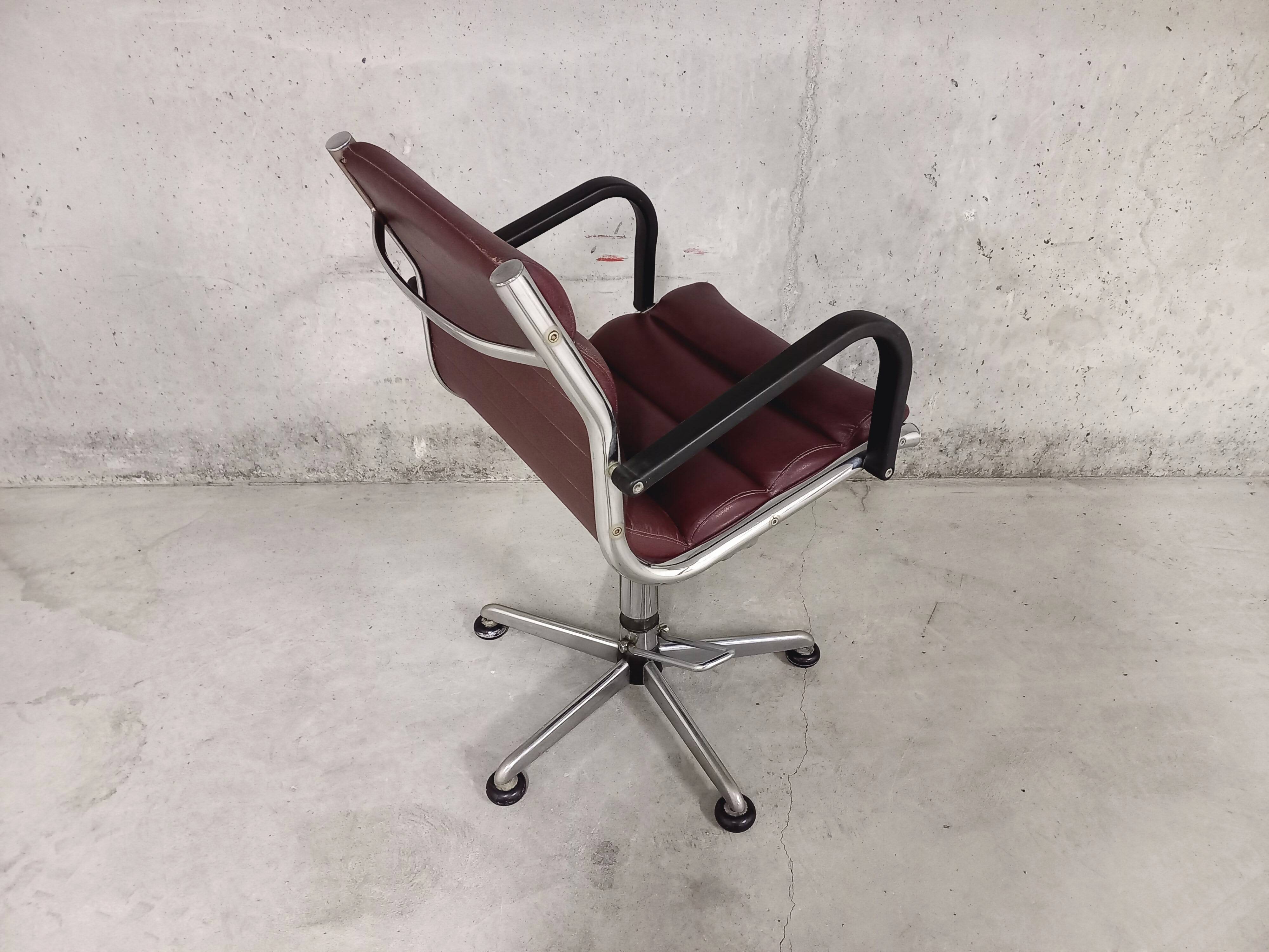 Swivel office chair in chrome-plated metal 70s