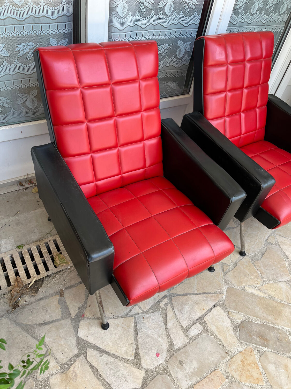 Pair of vintage armchairs in red and black Skai