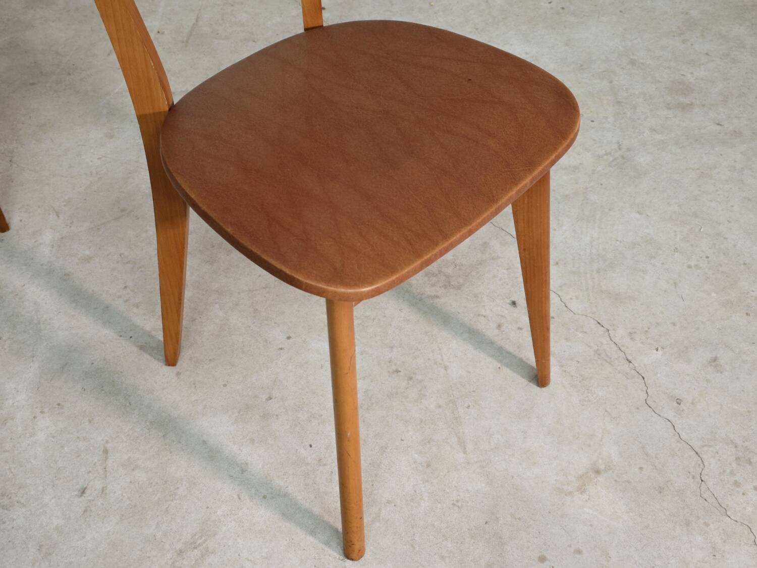 Pair of vintage French chairs in light brown skai