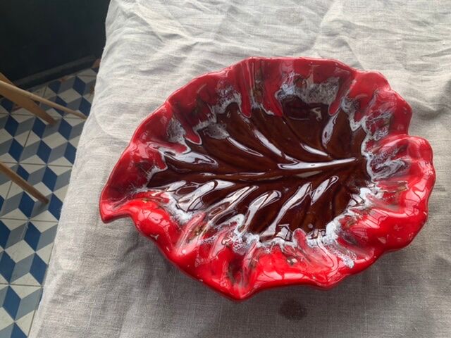 Leaf-shaped fruit cup, slip, enamelled ceramic stamped Vallauris, vintage 196