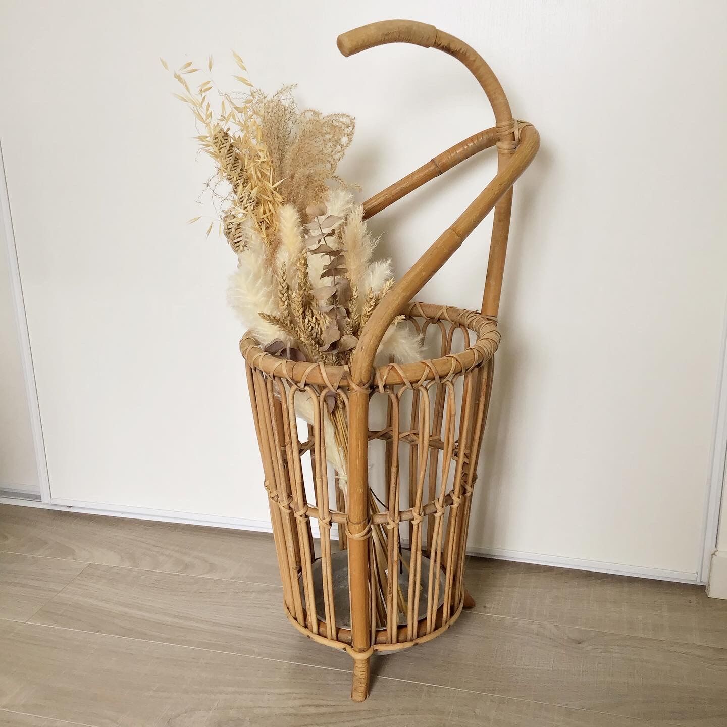 Vintage rattan umbrella door