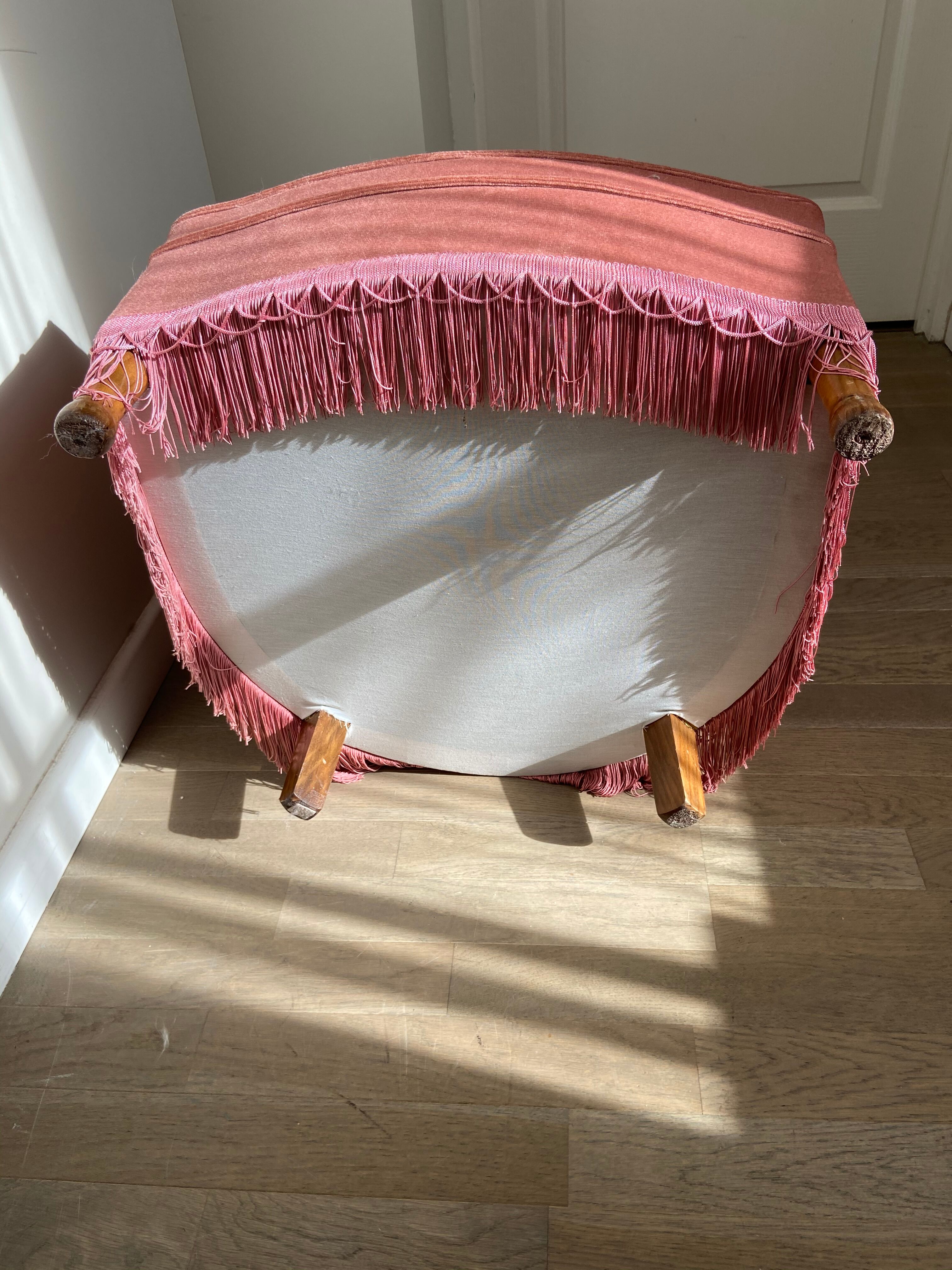 Toad chair