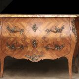 Louis XV style curved chest of drawers of very fine craftsmanship (Faubourg work)
