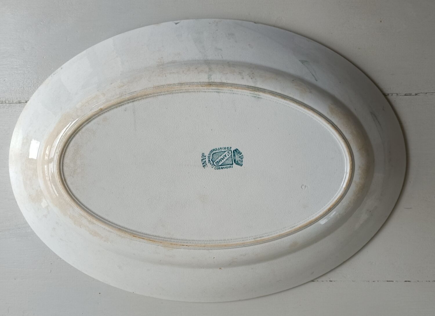 Oval iron earth dish Saint Amand