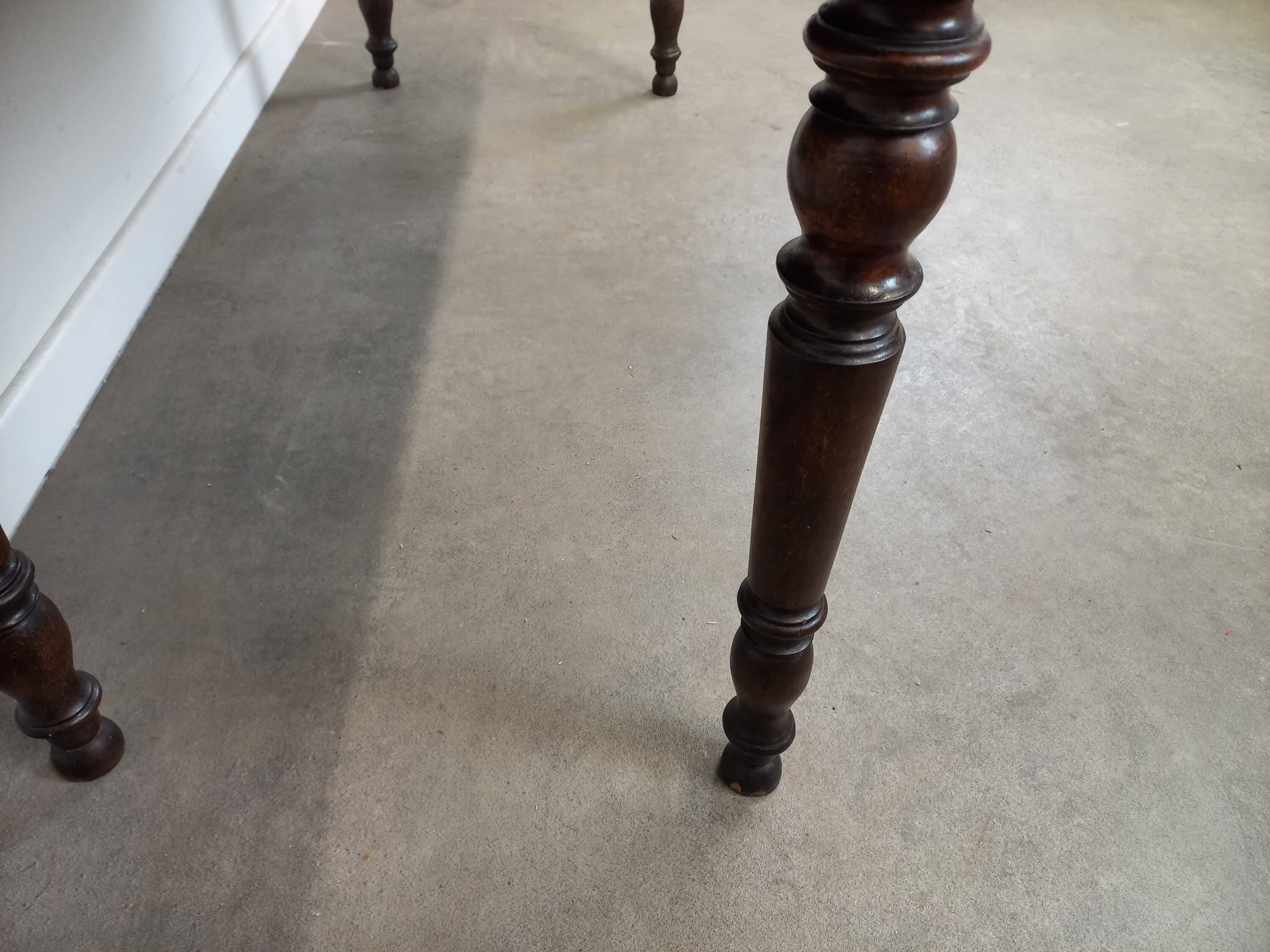 Table de ferme en noyer