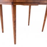 Table à manger avec quatre chaises, première moitié du 20e siècle. Après rénovation.