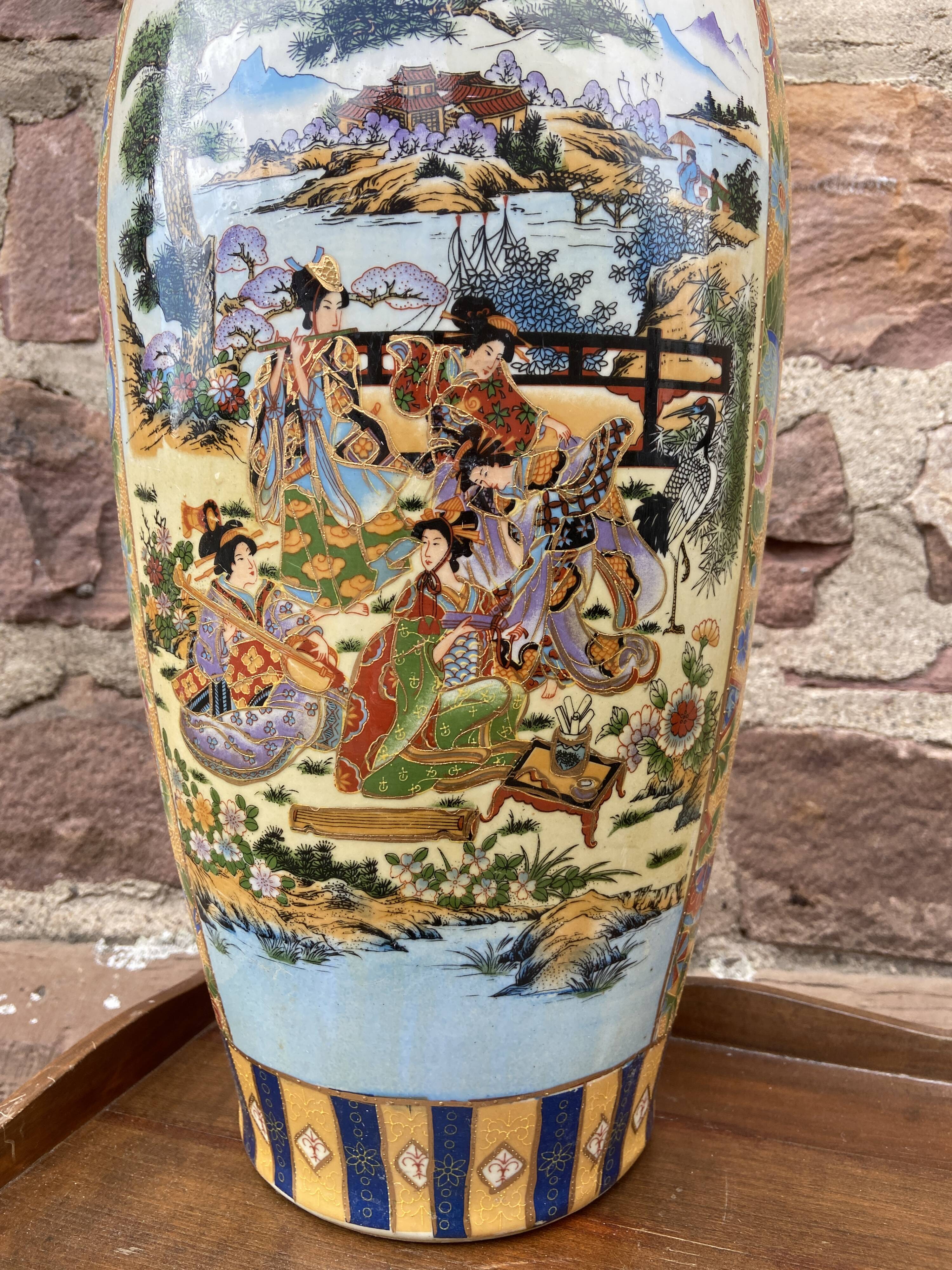 Chinese vase japan motif