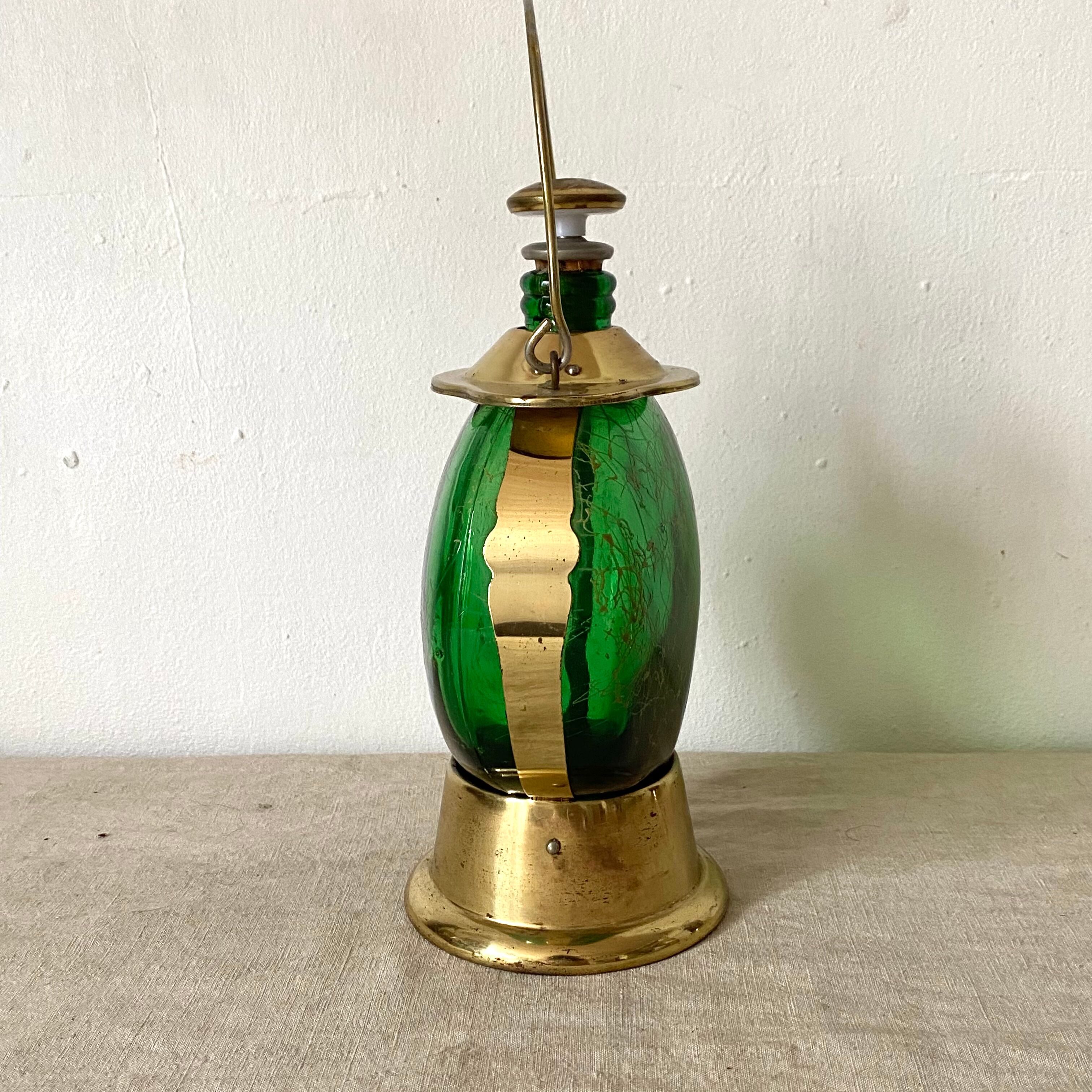 Vintage carafe music box