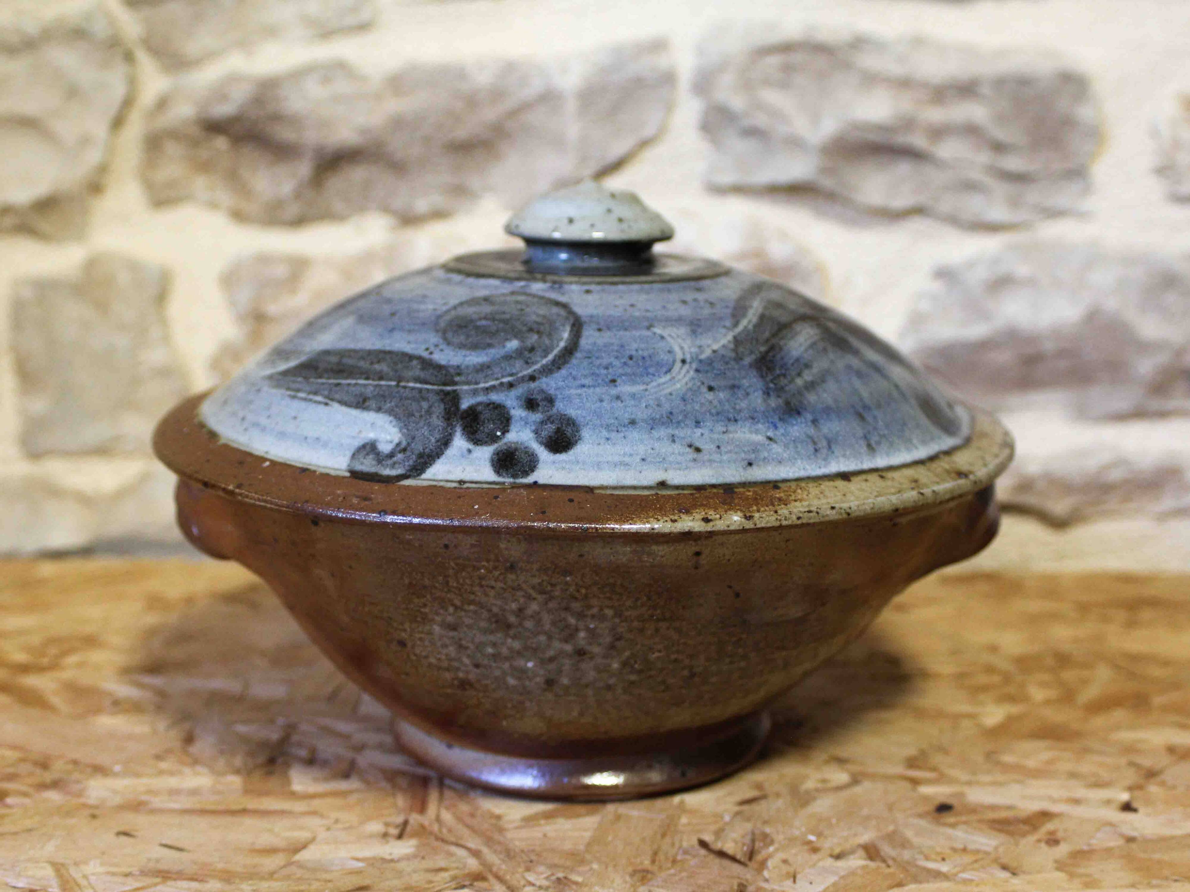 Covered pot in glazed stoneware Atelier Christine Pedley and Steen Kepp La Borne